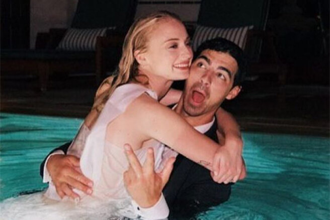 Sophie Turner and Joe Jonas shared previously unreleased photos from the wedding in honor of the anniversary
