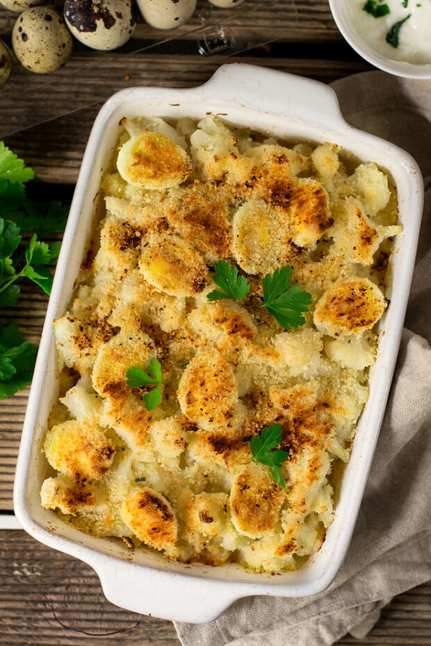 Cauliflower with cheese in the oven