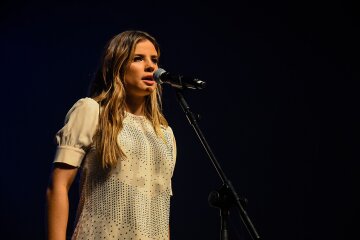 Brazilian singer-songwriter Giulia Be performing on stage at a concert