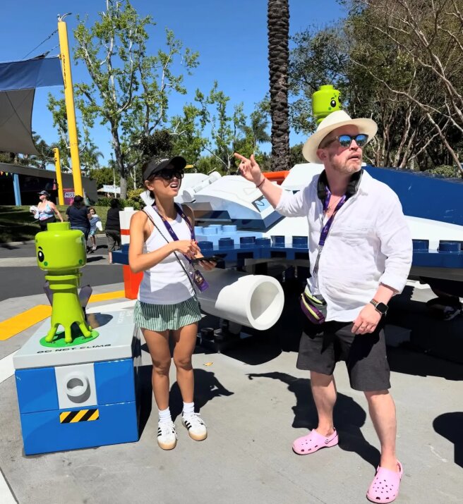 Бренда Сонг и Маколей Калкин