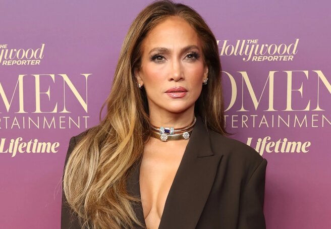 Gwyneth Paltrow and her husband, Dakota Johnson, Jennifer Lopez (with cleavage) and daughter Meryl Streep at The Hollywood Reporter gala