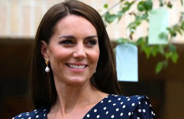 The media removed a new photo of Kate Middleton due to Photoshop. Kate admitted guilt and made a public comment