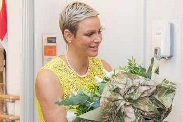 Image of the day: Princess Charlene of Monaco in a bright yellow dress during a visit to a nursing home