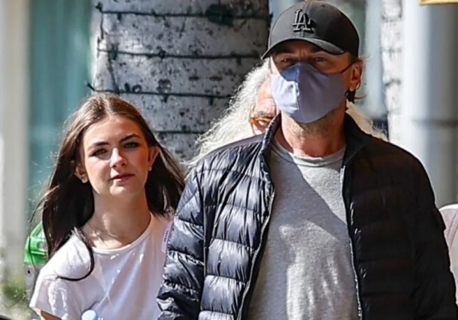 Leonardo DiCaprio took his 16-year-old niece shopping