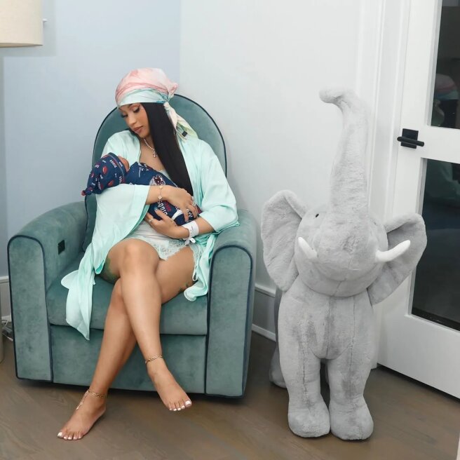 Карди Би с сыном