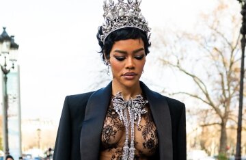 Fashion Week: Jeff Bezos and Lauren Sanchez, Demi Moore, Carla Bruni, and Teyana Taylor in a "naked" dress at the Schiaparelli show