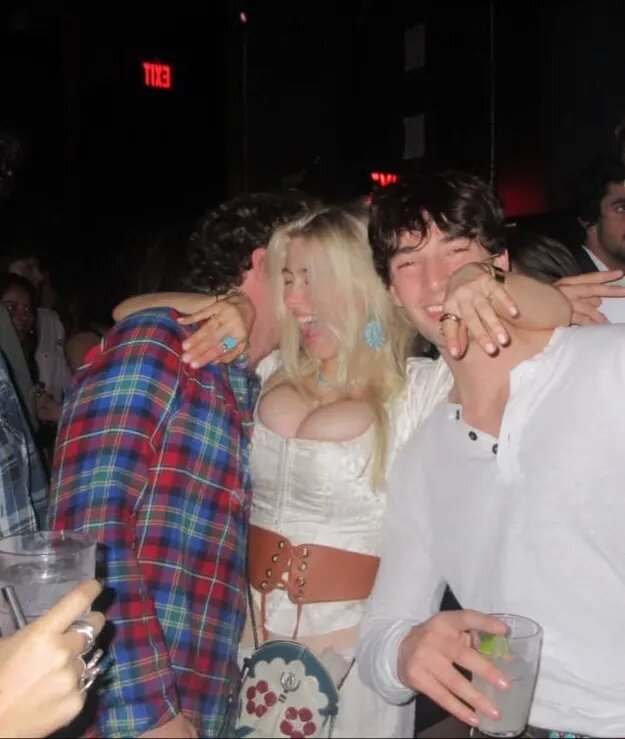 Клементина де Вер Драммонд с друзьями