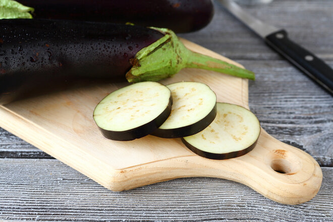 Eggplant in a frying pan: step-by-step recipe with photos - MustHub