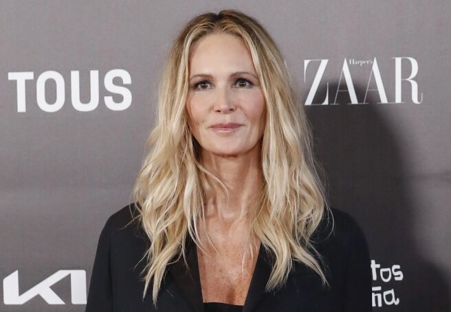 Model Elle Macpherson reveals she has been attending Alcoholics Anonymous meetings for 20 years