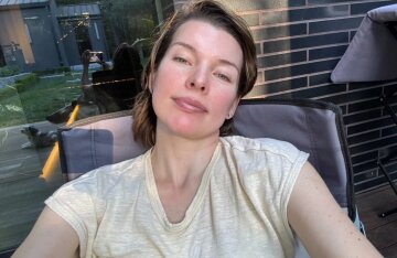 "You are the center of our lives." Milla Jovovich shared a rare photo of her daughter in honor of her birthday.