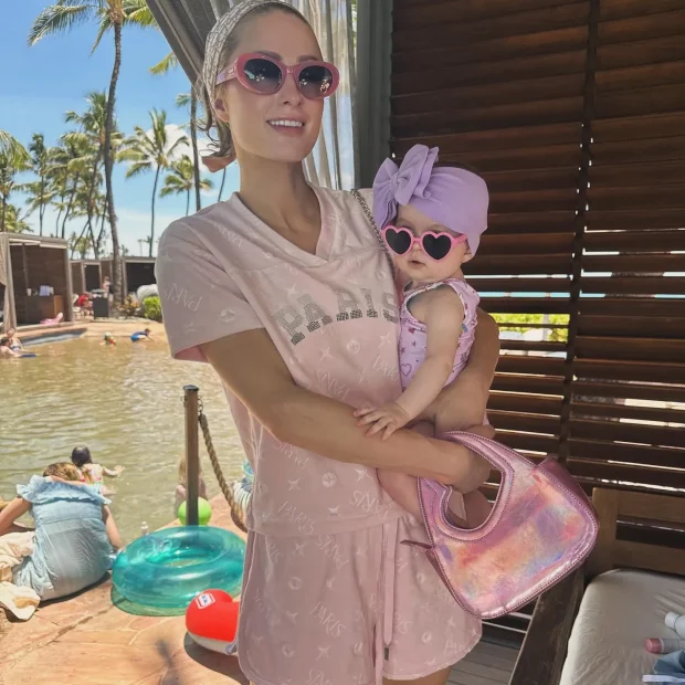 Пэрис Хилтон с дочерью/Фото: parishilton/Instagram*