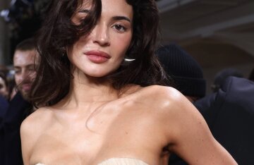Kylie Jenner arrives at Paris Fashion Week
