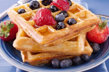 Belgian waffles: two classic recipes with photos
