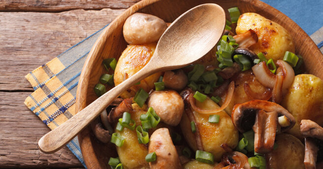 Young potatoes in the oven with mushrooms-step-by-step recipe