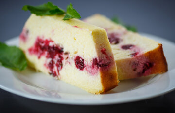 Cottage cheese casserole with berries: recipe without flour