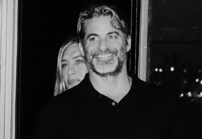 "If this is a dream, I don't want to wake up." Jennifer Aniston's hypnotherapist boyfriend shared new photos of her.