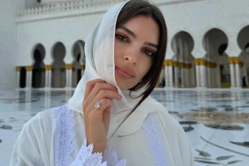"It's a religion that deprives women of all rights, and she promotes it." Emily Ratajkowski criticized for visiting a mosque in Abu Dhabi.