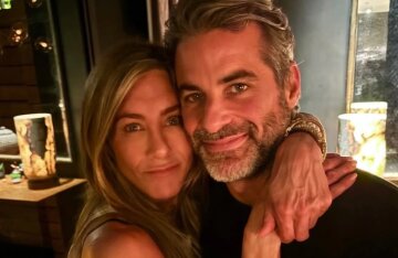 Jennifer Aniston posted a rare photo with her hypnotherapist boyfriend.