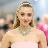 "What happened to her before the red carpet?" The internet is wondering why Amanda Seyfried is crying at the Met Gala.