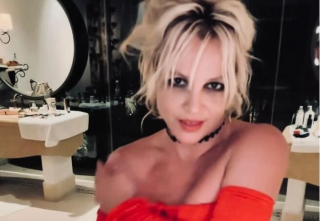 Britney Spears Changes Her Social Media Name