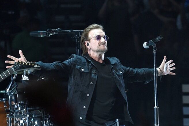 Bono and Edge from the band U2 gave a concert in the Kiev metro