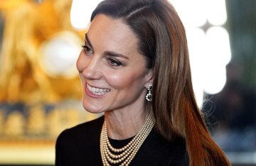 Kate Middleton, wearing Princess Diana's earrings, and Prince William visited an exhibition at Windsor Castle.