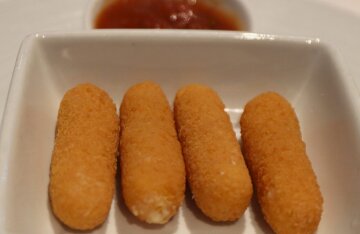Fried mozzarella cheese sticks served with dipping sauce