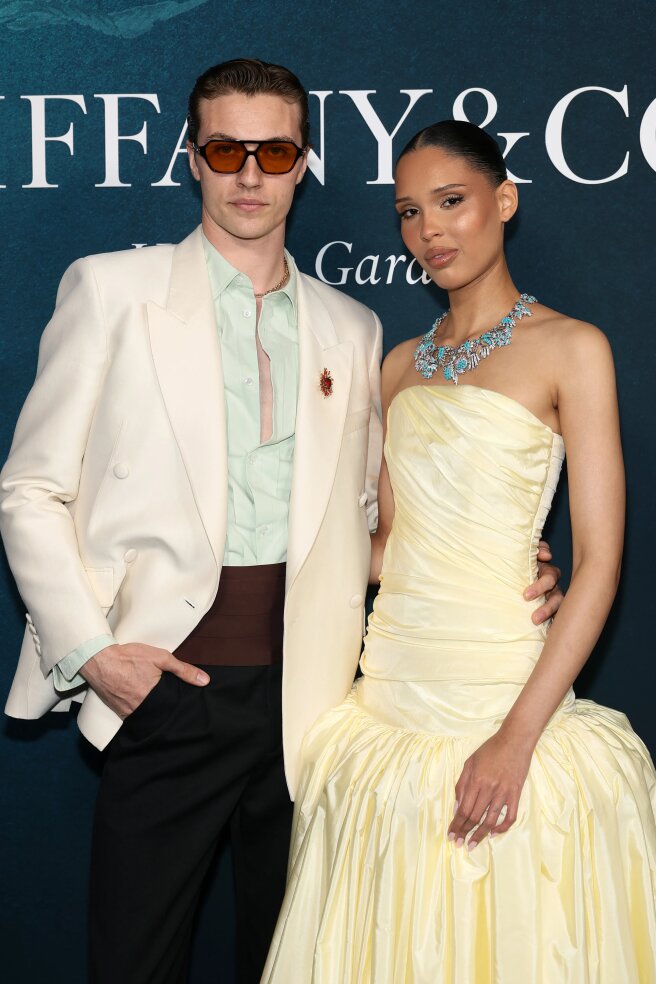 Лаки Блю Смит и Нара Азиза