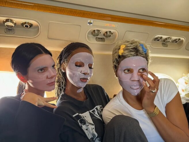 Кендалл Дженнер с подругами