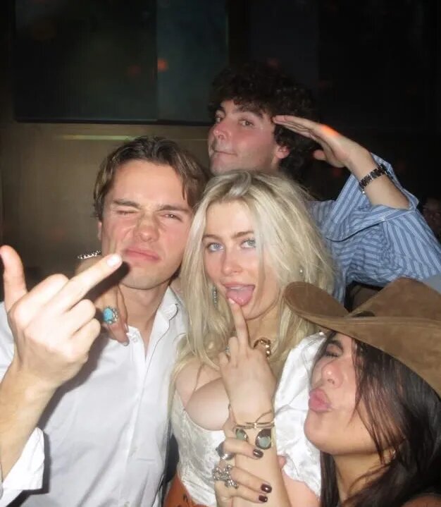 Клементина де Вер Драммонд с друзьями