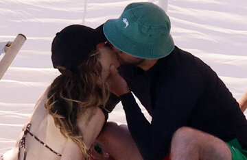 Off-duty: Jessica Biel and Justin Timberlake on the beach in Italy