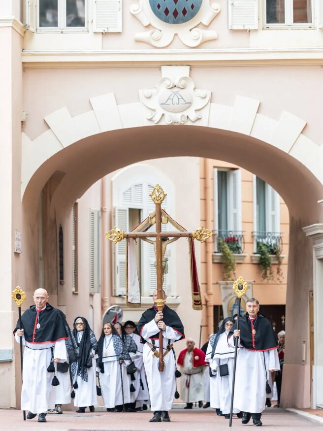 Празднование дня Святой Девоты