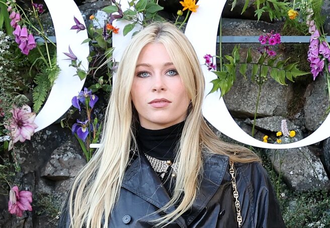 Claudia Schiffer's 19-year-old daughter Clementine de Vere Drummond came out