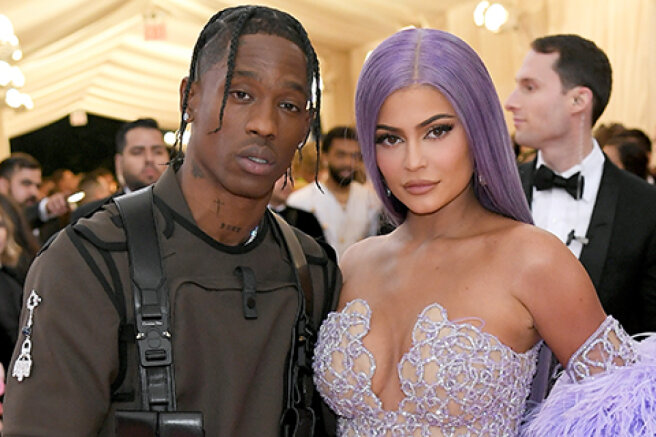 The network discusses rumors about the engagement of Kylie Jenner and Travis Scott: a mysterious ring and insider comments