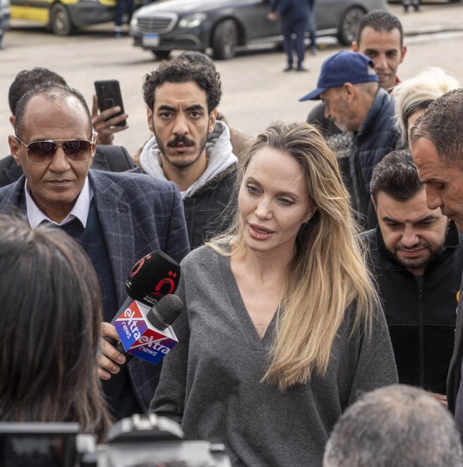 Анджелина Джоли