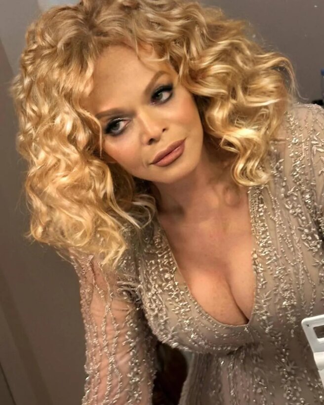 Лариса Долина