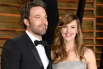 'Feels like a third wheel': Jennifer Garner's boyfriend is unhappy with her growing relationship with Ben Affleck following his divorce from Jennifer Lopez