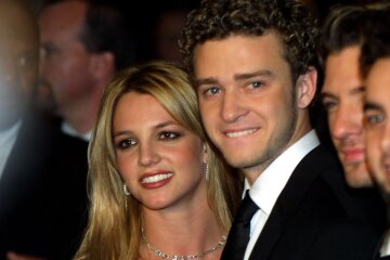 Britney Spears apologized to Justin Timberlake and praised his new songs