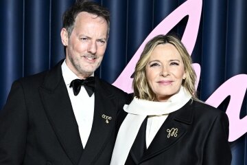 69-year-old "Sex and the City" star Kim Cattrall stepped out with her boyfriend.