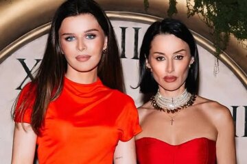 Tina Kandelaki and her daughter appeared in paired outfits.