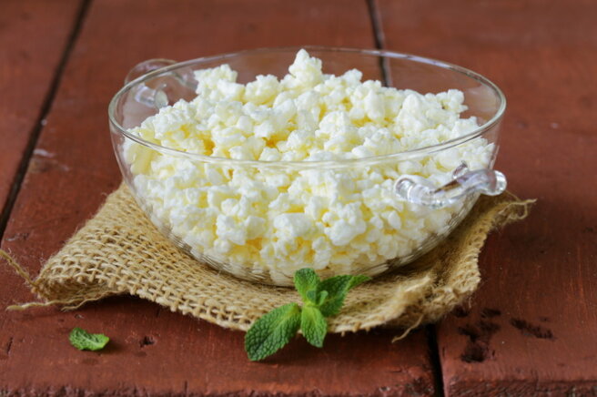 Cottage cheese from lactose-free milk: home recipe