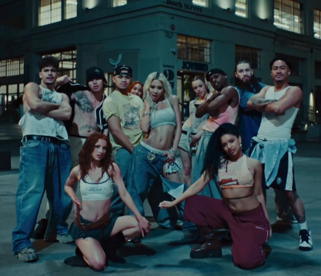 Шайло Джоли в клипе