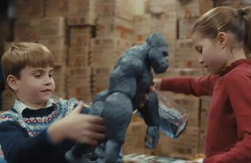 Kate Middleton, Prince Louis, Princess Charlotte and Prince George collected Christmas gifts for families in need