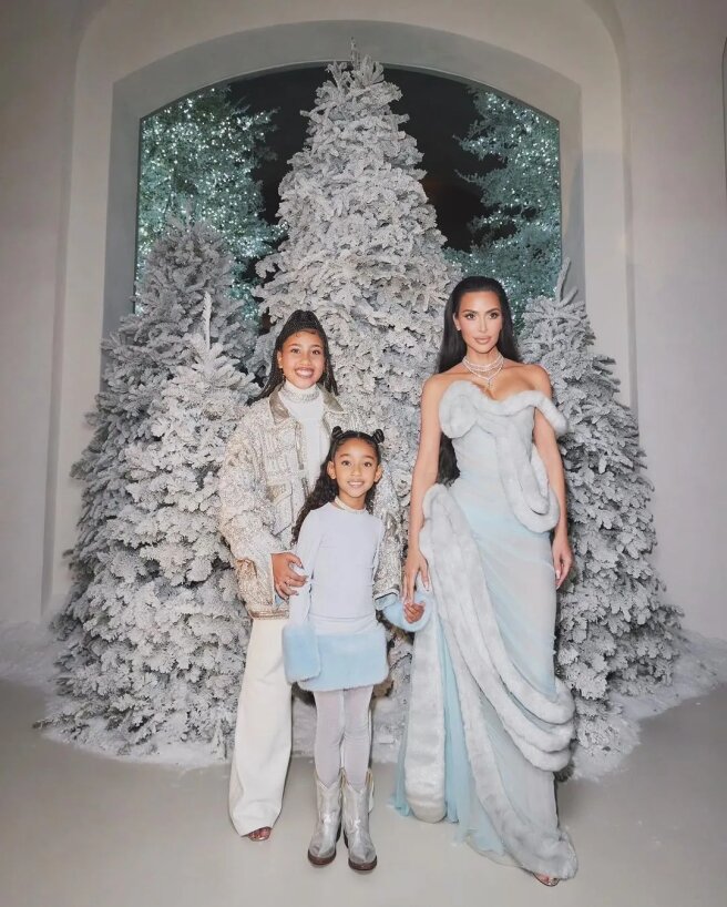 Ким Кардашьян с дочерьми Норт и Чикаго