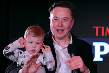 Elon Musk came to the Time magazine award with his son and told about his personal life: "I live in a technological monastery"