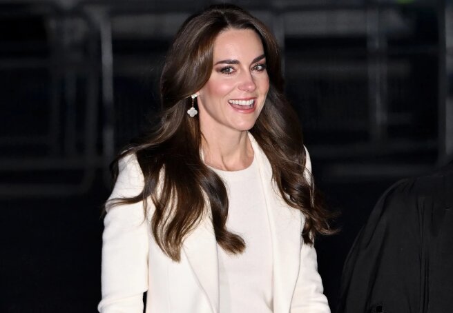A video of a smiling Kate Middleton shopping with Prince William has appeared online.