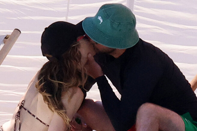 Off-duty: Jessica Biel and Justin Timberlake on the beach in Italy