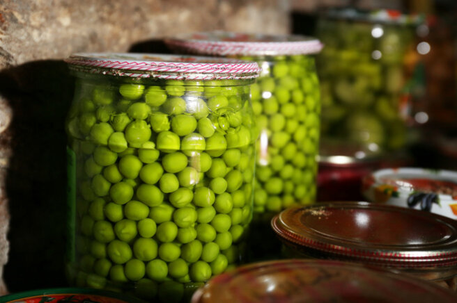 How to roll up young peas