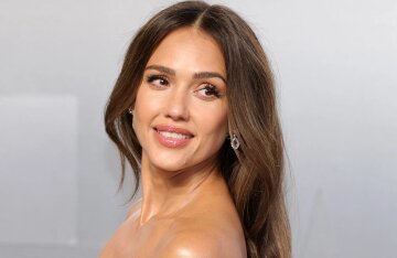 Jessica Alba gave ex-husband Cash Warren half of her movie royalties.
