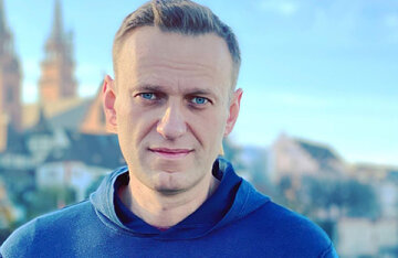 Sleep deprivation, planted candy, and non-admission of doctors: what is known about the condition of Alexei Navalny in the colony